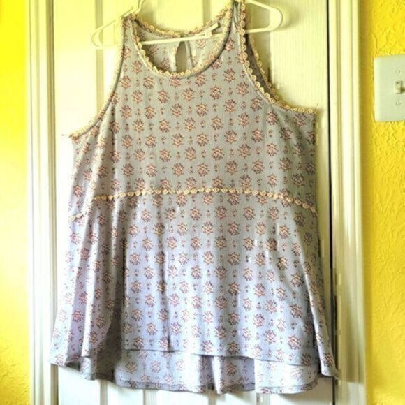 LC Lauren Conrad Tops - Lauren Conrad flowy tank top C